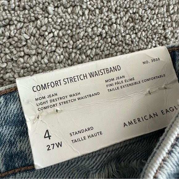American Eagle Comfort Stretch‎ Waistband Mom Jean Light Destroy Wash Size 4 - Picture 2 of 8